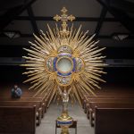 Gold Jewelry Trends: Blending Tradition with Modernity